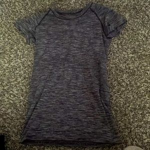 Cute purple white short sleeves lululemon top! Size 4